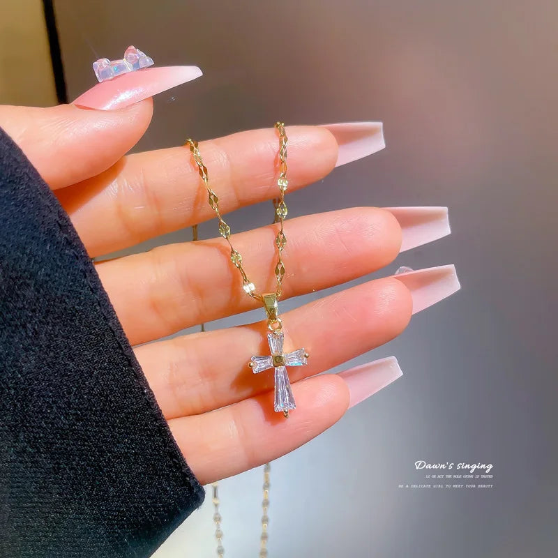 COLLIER CROIX SCINTILLANTE